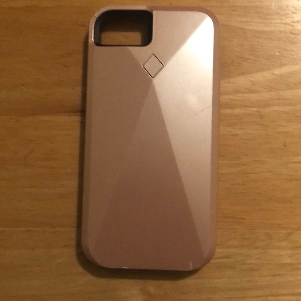 An iPhone 6/6s/7/8!! Lights up